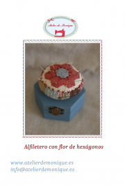 Alfiletero con flor  de hexágonos